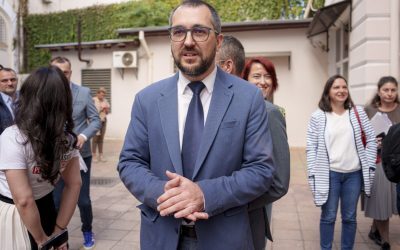 Scandalul „Pfizer” continuă să agite apele în spațiul public, cu schimburi de replici acide între reprezentanți ai guvernului și foști miniștri