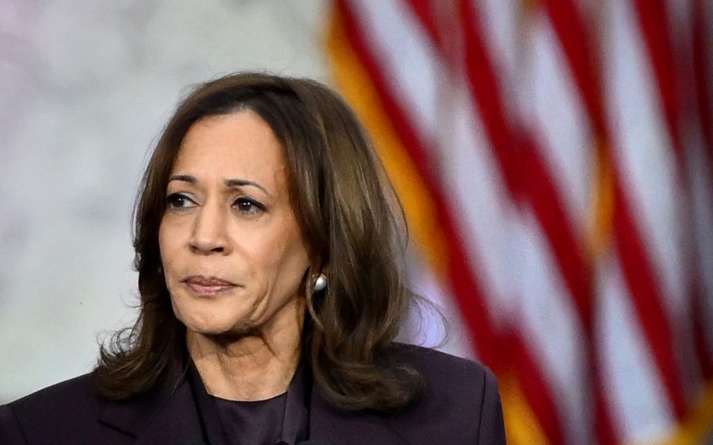 WASHINGTON – Fosta vicepreședinte a SUA, Kamala HARRIS, pare să lase deschisă posibilitatea unei noi candidaturi la președinția Statelor Unite în 2028, conform declarațiilor sale recente