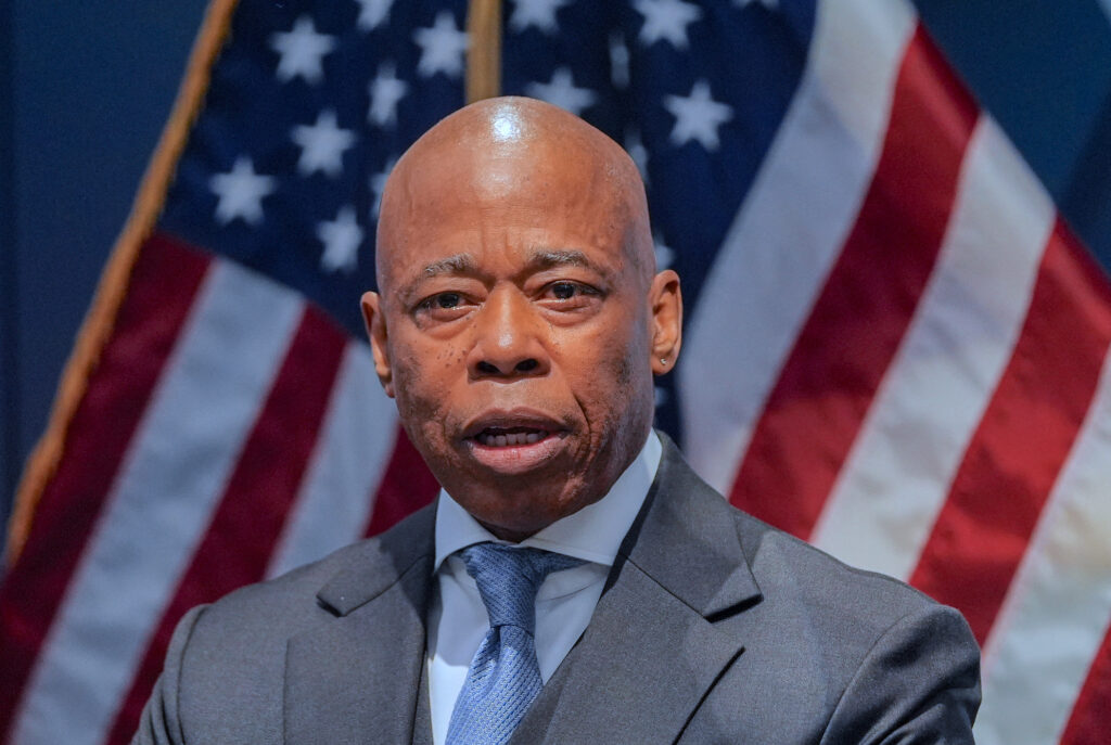 Fostul primar al New York-ului, Eric Adams, a primit cetățenia albaneză, decizia fiind luată printr-un decret semnat de președintele Albaniei, Bajram Begaj