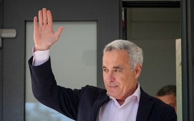 Călin Georgescu, fost candidat la președinția României, critică vehement modul în care țara noastră gestionează plata datoriei pentru vaccinurile Pfizer, exprimând îngrijorări cu privire la rapiditatea plății și la împrumuturile contractate