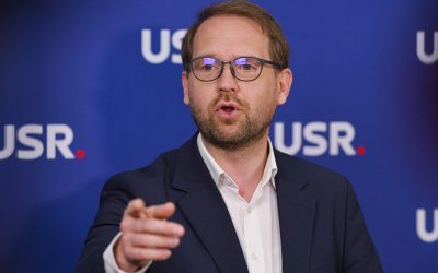 Dominic Fritz, președintele USR, acuză PSD de „jocuri de putere” și avertizează asupra unei crize politice care ar putea sărăci România Dominic Fritz, liderul USR, a transmis un mesaj dur PSD-ului, duminică seară, în care a anunțat că formațiunea sa politică nu va participa la ceea ce a numit „schemele cinice” ale social-democraților