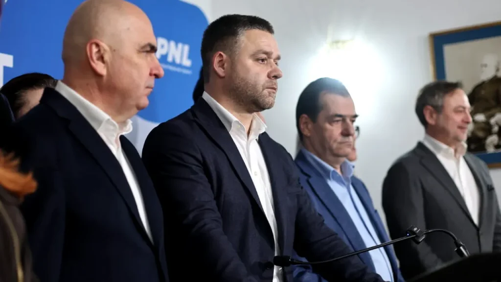 Răfuială politică pe fondul tensiunilor din coaliție Prim-vicepreședintele PNL, Ciprian Ciucu, a lansat un atac dur la adresa PSD, acuzând social-democrații de iresponsabilitate și de intenția de a provoca o criză politică