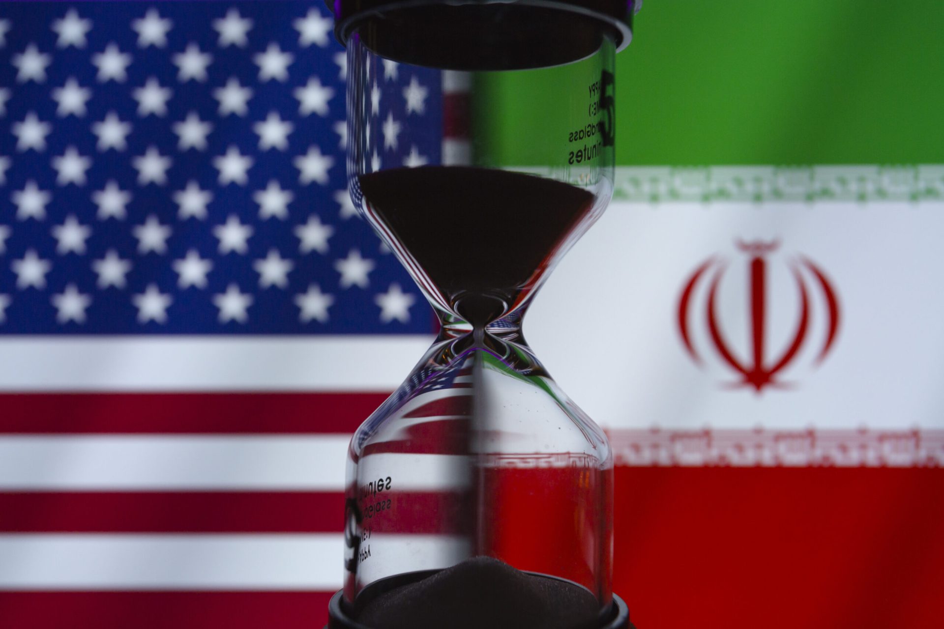 Conflictul SUA-Iran: Impas Costisitor și Oportunitatea unui Acord?