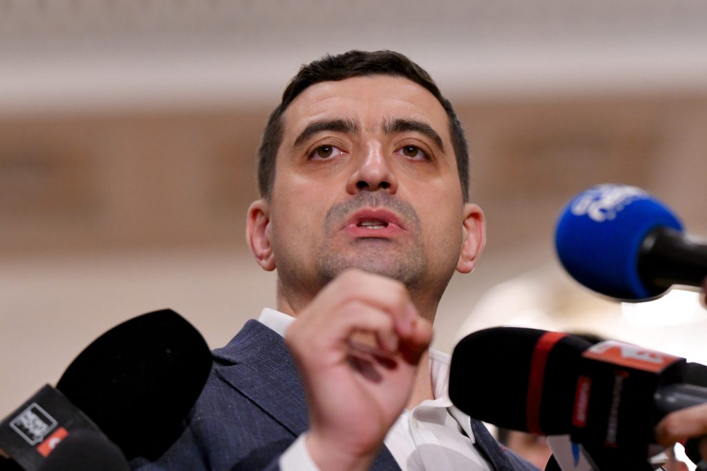 AUR va vota moțiunile de cenzură împotriva Guvernului Bolojan Partidul Alianța pentru Unirea Românilor (AUR) a anunțat, luni, la Parlament, că va vota eventualele moțiuni de cenzură menite să demită actualul Guvern