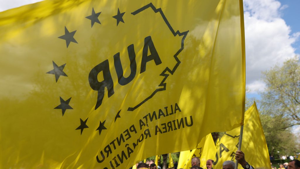 AUR propune măsuri pentru limitarea dobânzilor la credite Un proiect legislativ inițiat de AUR vizează limitarea dobânzilor la credite, ca răspuns la problemele de supraîndatorare și costurile ridicate ale împrumuturilor