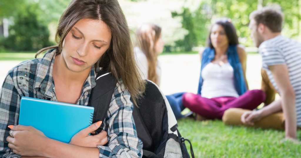 Singurătatea distruge! Mai periculoasă pentru sănătate decât izolarea socială