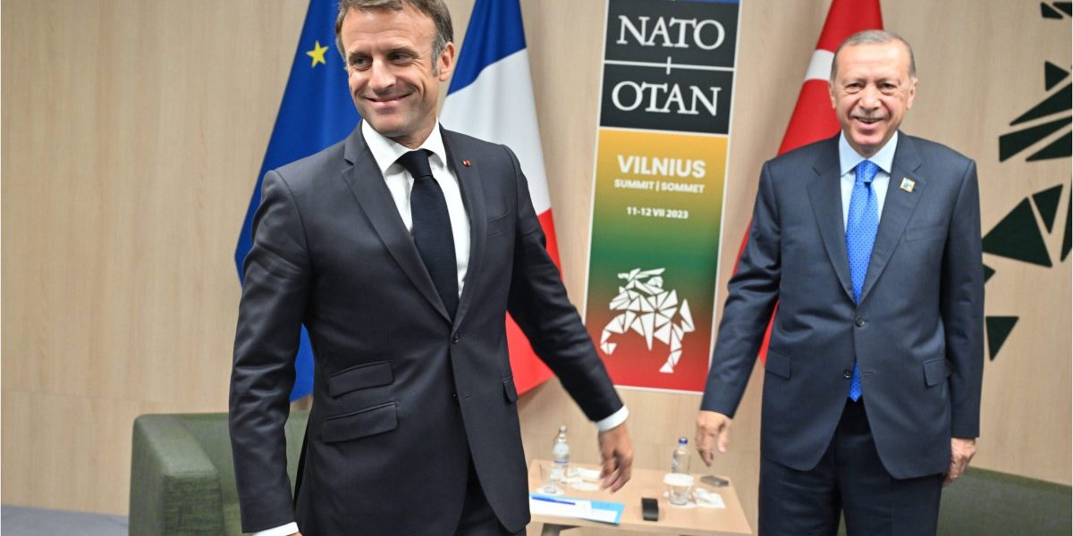 MzAmemM9MSZoYXNoPTE2MDZhOTY4NDNmMmE3YWEyZmE5MGRkMjRkNTEwZjNm.thumb_.jpg - RevistaPolitica