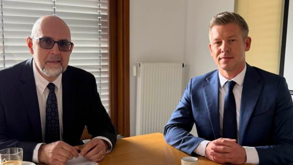 Péter Magyar, liderul partidului ungar TISZA, și Kelemen Hunor, președintele UDMR și fost viceprim-ministru al României, au convenit asupra unui nou cadru de colaborare, axat pe viitorul comunității maghiare din Transilvania