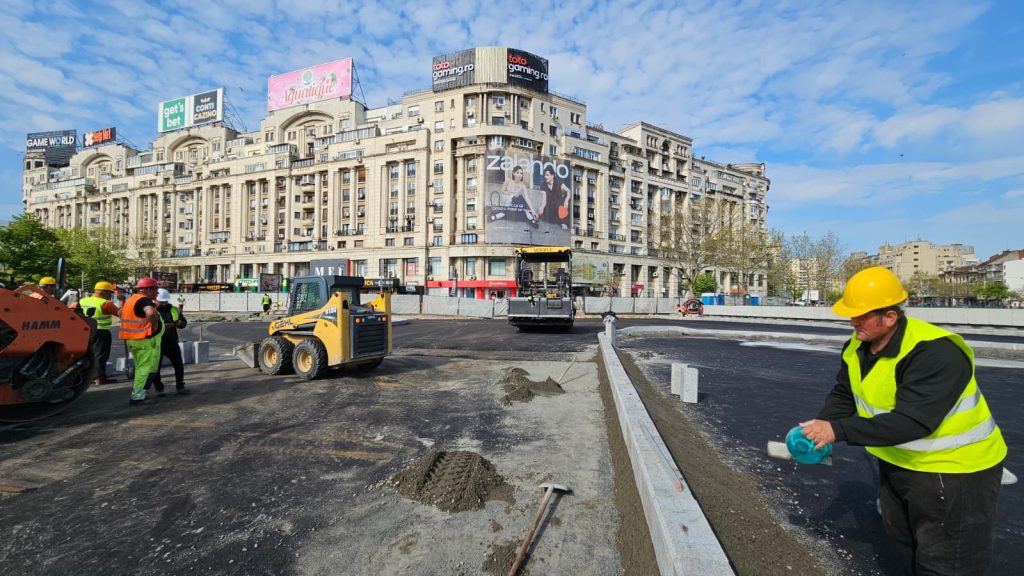 Unirii revine la viață: Muncitorii refac zona Hanului lui Manuc