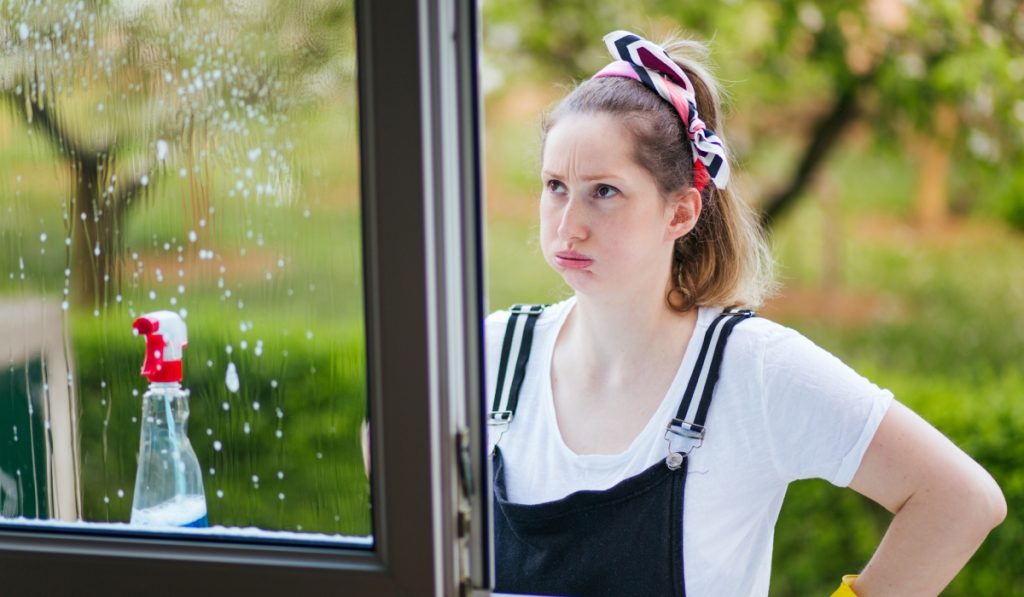 Rețeta SECRETĂ: Soluția de geamuri care ține ploaia și praful la distanță