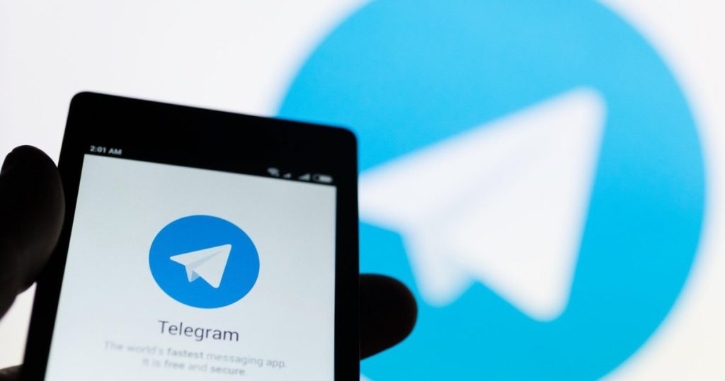 Operatori sofisticați online distribuie masiv mesaje pe Telegram, încercând să influențeze alegerile parlamentare din Ungaria, potrivit unui studiu recent