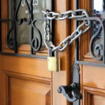 afacere-inchisa-cu-lacat_YfPQq.webp.webp - RevistaPolitica