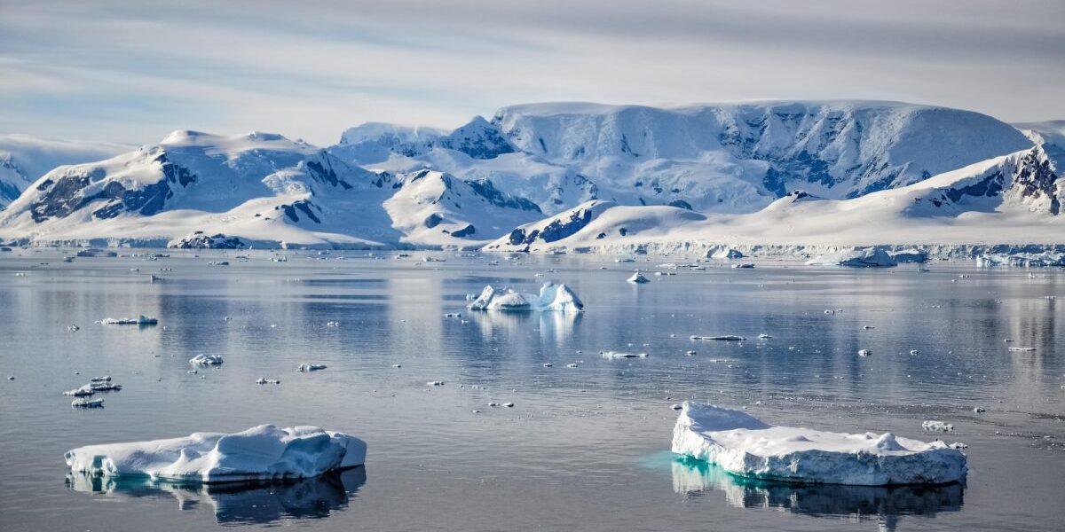 antarctica-e1775454681540.jpg - RevistaPolitica