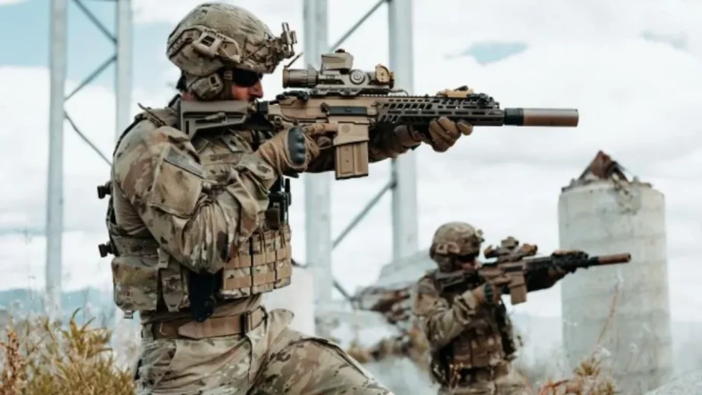 Ron Cohen, CEO-ul Sig Sauer, a vizitat recent România, unde a discutat despre planurile majore ale companiei în ceea ce privește piața de apărare europeană, cu țara noastră ca punct de plecare pentru un transfer de tehnologie