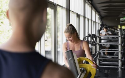 nn O universitate din California de Sud a lansat un program pilot pentru a oferi spații dedicate exclusiv studențelor și studenților non-binari în sala de sport, generând dezbateri aprinse despre incluziune și egalitate de gen