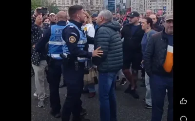 Un incident neașteptat a avut loc în Piața Victoriei, unde susținătorii premierului Ilie Bolojan s-au adunat pentru un protest