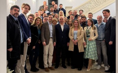 Premierul Ilie Bolojan a respins zvonurile privind demisia sa din funcție, în cadrul unei vizite neașteptate la sediul PNL din București