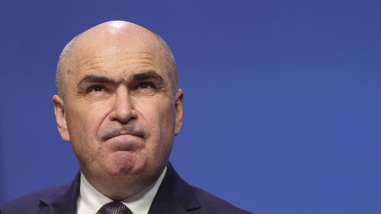 PSD retrage sprijinul politic pentru premierul Ilie Bolojan După votul de luni, 20 aprilie 2026, prin care PSD a decis retragerea sprijinului politic pentru premierul Ilie Bolojan, cu un procent covârșitor de 97,7% voturi „pentru”, pe scena politică românească se anunță o perioadă de incertitudine