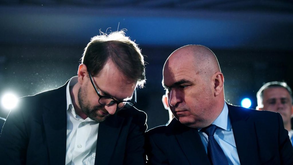 Deputatul Robert Sighiartău avertizează: Ilie Bolojan, o amenințare pentru USR? În cadrul recentei ședințe a PNL, deputatul Robert Sighiartău a exprimat îngrijorări cu privire la influența premierului Ilie Bolojan asupra USR