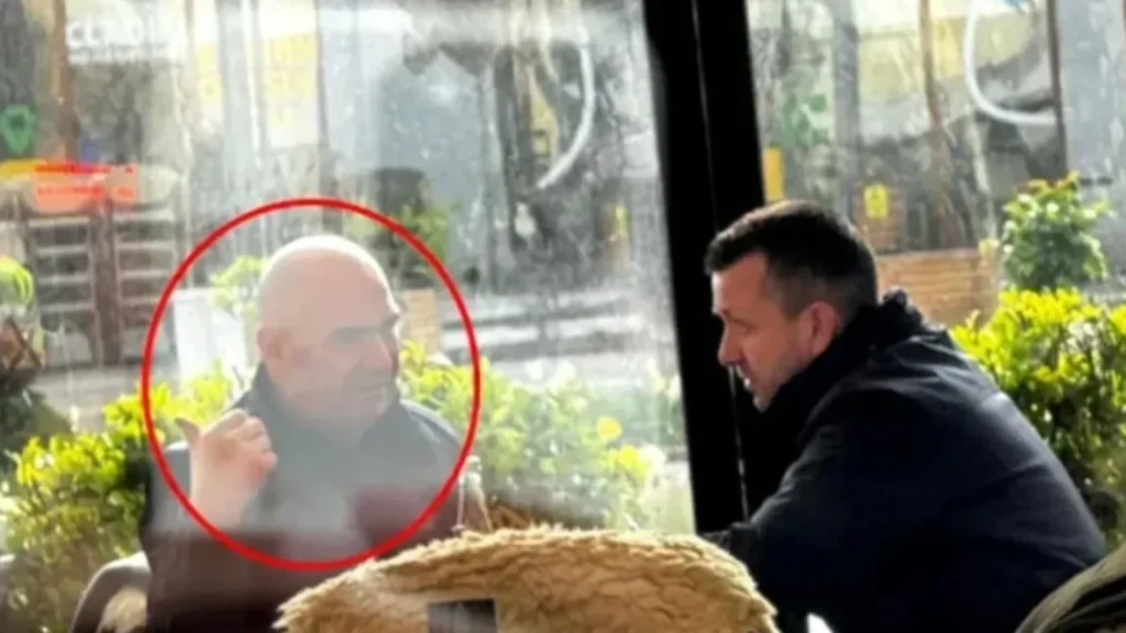 Premierul Ilie Bolojan a fost surprins la o cafenea din centrul Oradei, bucurându-se de o pauză rară în Vinerea Mare