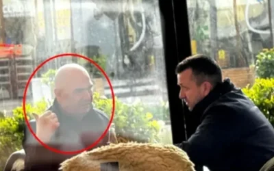 Premierul Ilie Bolojan a fost surprins la o cafenea din centrul Oradei, bucurându-se de o pauză rară în Vinerea Mare