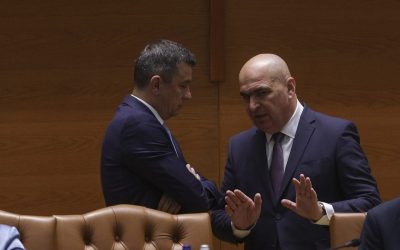 PSD decide astăzi soarta premierului Ilie Bolojan; negocieri cu AUR, luate în calcul Partidul Social Democrat (PSD) va decide astăzi, 20 aprilie 2026, dacă îi va retrage sprijinul politic premierului Ilie Bolojan