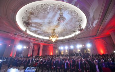 Social-democrații au votat pentru retragerea sprijinului politic acordat premierului Ilie Bolojan, declanșând o criză politică analizată de presa din Ungaria, care anticipează posibile scenarii și impactul acestora asupra piețelor financiare