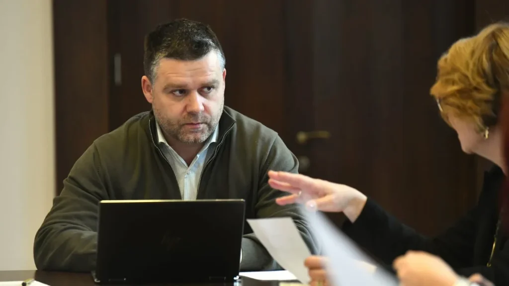 Prim-vicepreședintele Partidului Național Liberal (PNL), Ciprian Ciucu, a anunțat că formațiunea sa nu va negocia cu Alianța pentru Unirea Românilor (AUR) pentru constituirea unei noi guvernări
