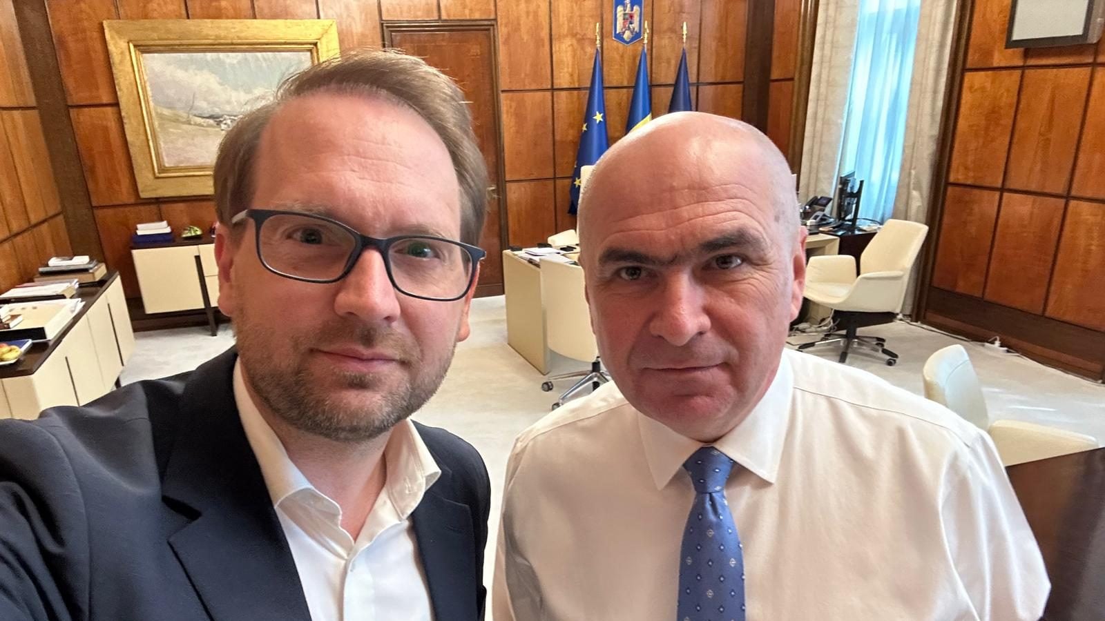 PSD și AUR confirmă alianța împotriva Guvernului Bolojan Partidul Social Democrat (PSD) și Alianța pentru Unirea Românilor (AUR) vor depune o moțiune de cenzură comună împotriva Guvernului condus de liberalul Ilie Bolojan