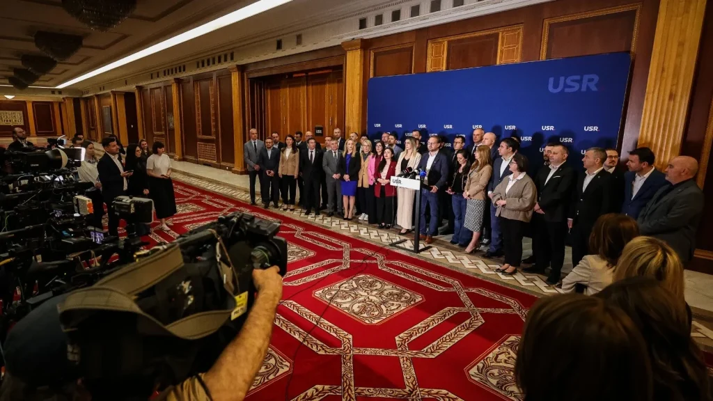 Dominic Fritz, președintele USR, a cerut PSD să își retragă toți oamenii din guvernare, de la miniștri și secretari de stat până la angajații din funcții de conducere numiți în ultimii 35 de ani