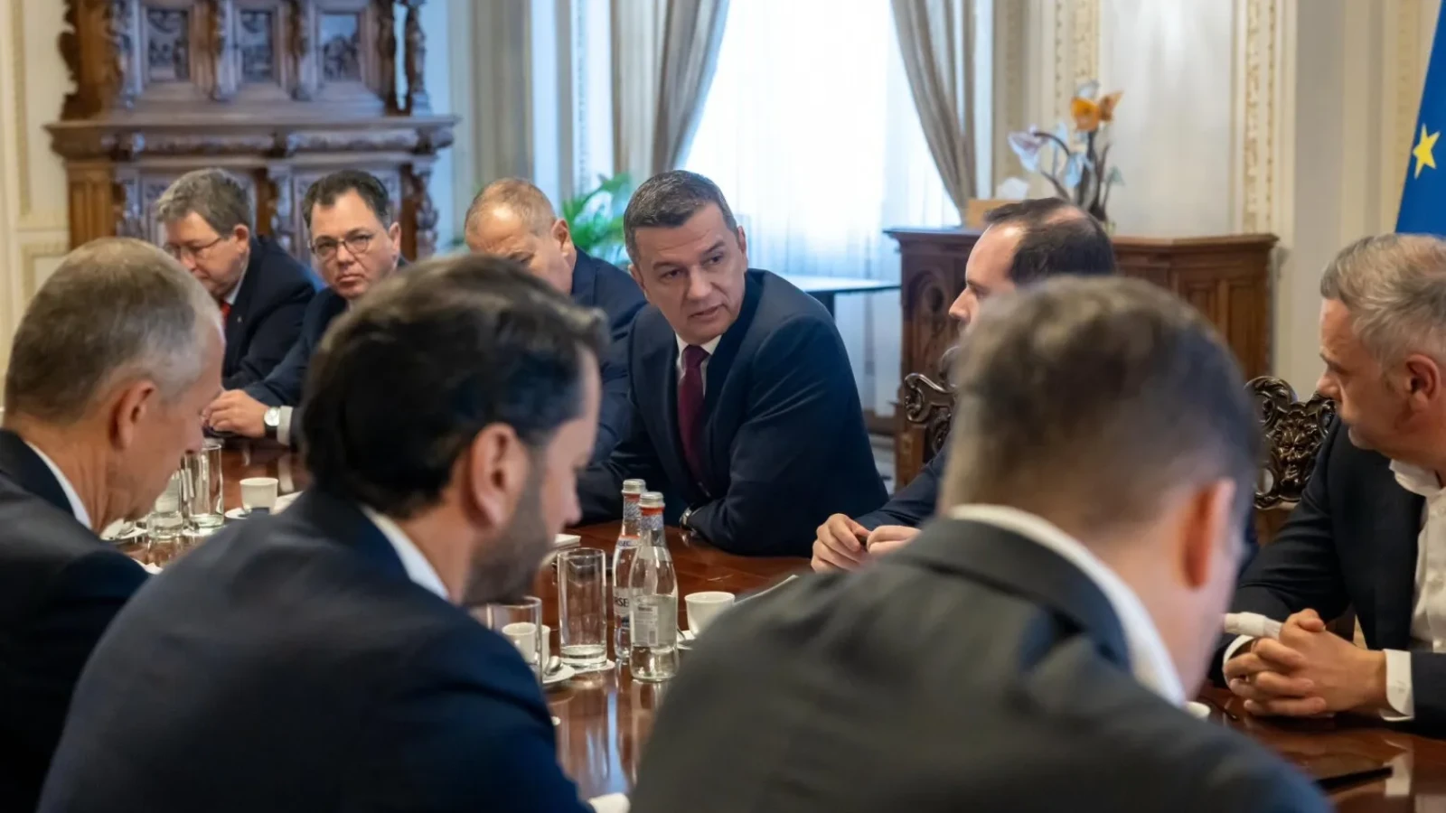 În plină criză politică, liderul PSD, Sorin Grindeanu, a avut o întâlnire cu reprezentanții marilor confederații sindicale și patronate