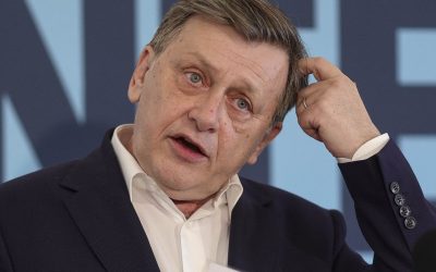 Antonescu nu crede în demisia lui Bolojan Crin Antonescu, fost lider liberal, a declarat că nu anticipează o demisie a lui Ilie Bolojan, în ciuda tensiunilor politice crescute