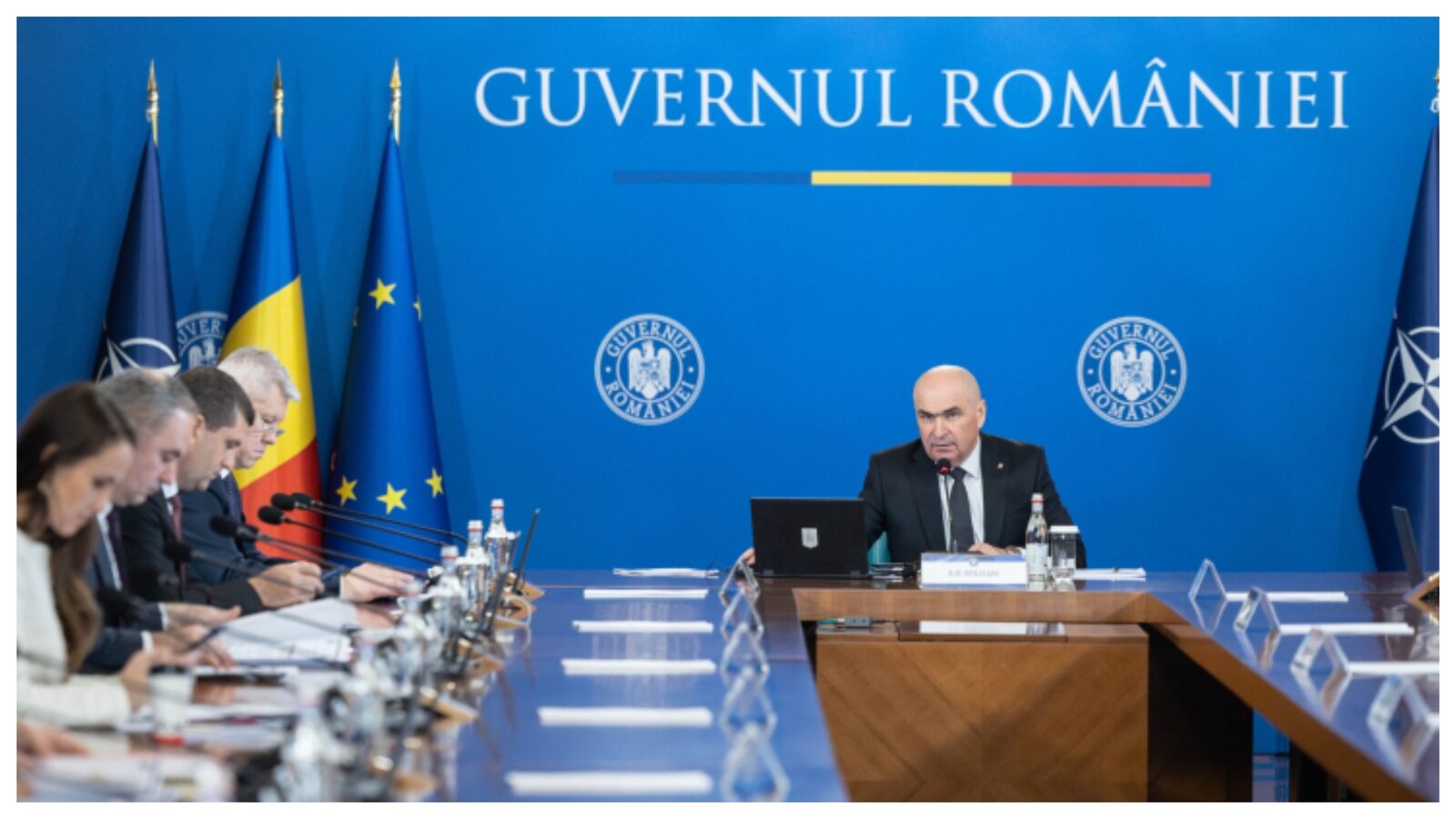 Ilie Bolojan, premierul României, se confruntă cu o posibilă criză politică majoră, pe fondul tensiunilor crescute în cadrul coaliției de guvernare