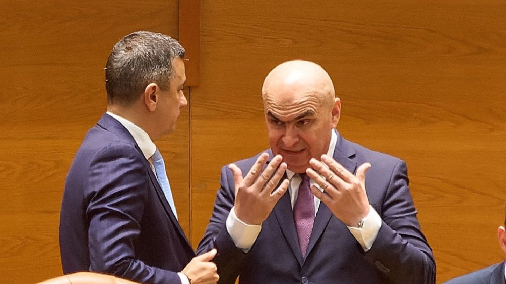 Premierul Ilie Bolojan ar putea rămâne în funcție chiar dacă PSD se retrage de la guvernare, dar o astfel de situație ar putea genera instabilitate politică