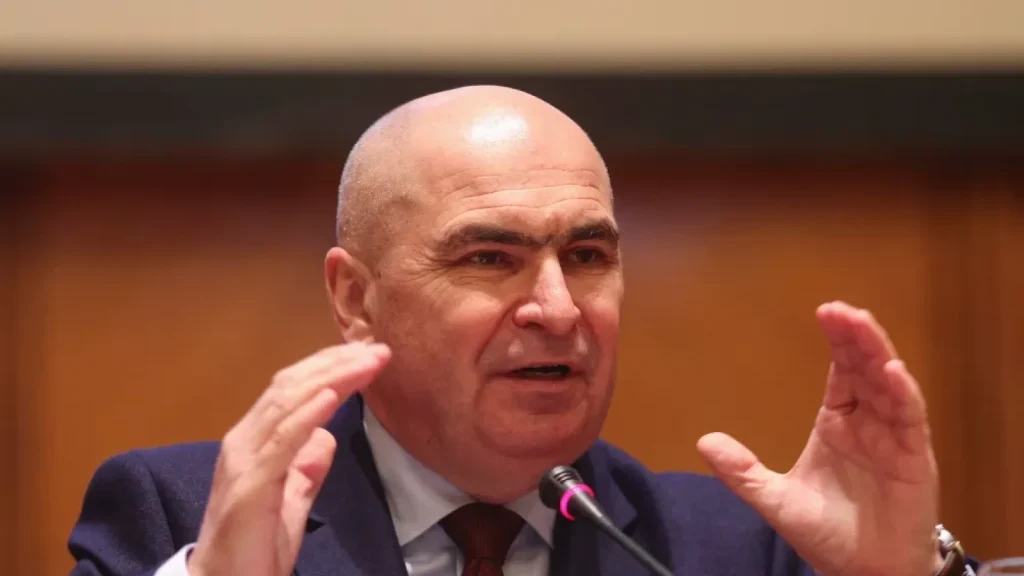 Președintele organizației județene PSD Sibiu, Bogdan Trif, a lansat un atac dur la adresa premierului Ilie Bolojan, acuzându-l că ar beneficia de o campanie coordonată de susținere în mediul online