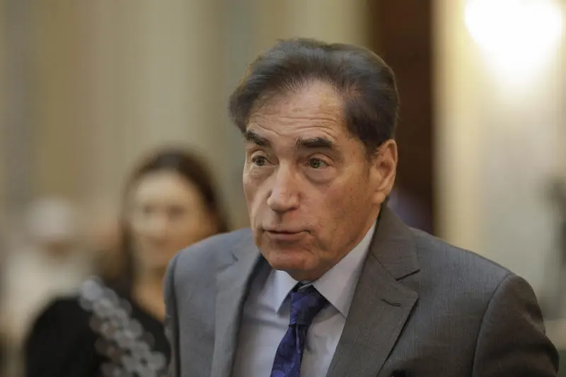 Fostul premier Petre Roman critică metodele lui Ilie Bolojan de reformare economică, susținând că acestea sunt punitive și lipsite de viziune