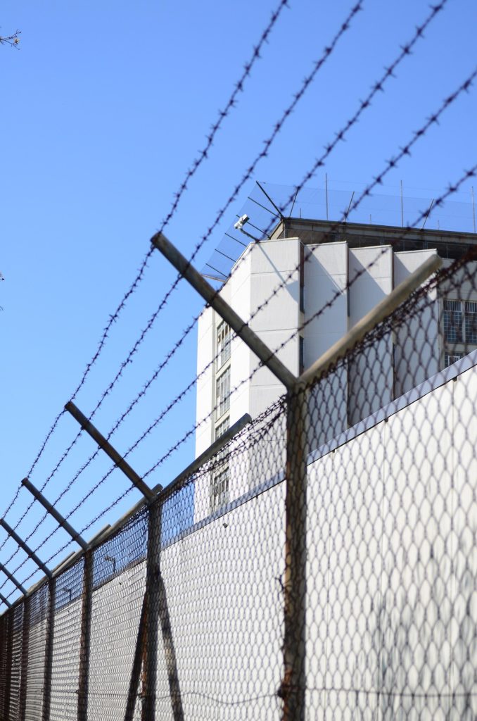 Preotul capelan al Penitenciarului Rahova, Cătălin Constantin Caucă, a vorbit despre modul în care este celebrată Săptămâna Patimilor în spatele gratiilor, dezvăluind că ritualurile religioase se desfășoară similar cu cele din afara închisorii