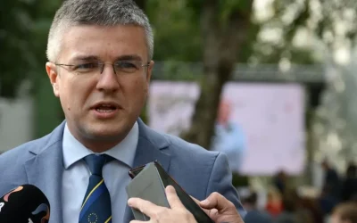 Ministrul Economiei, Irineu Darău, transmite că mediul de afaceri românesc caută stabilitate politică, în contextul discuțiilor privind o posibilă retragere a sprijinului politic pentru premierul Ilie Bolojan