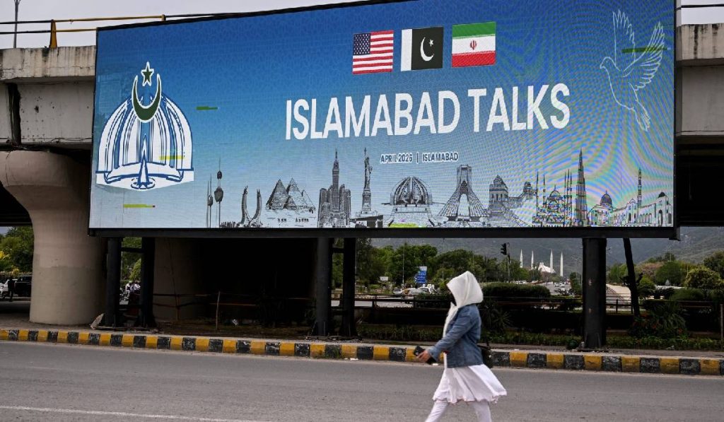 Război în Iran, ziua 43. Negocieri SUA-Iran la Islamabad, o navă în Ormuz