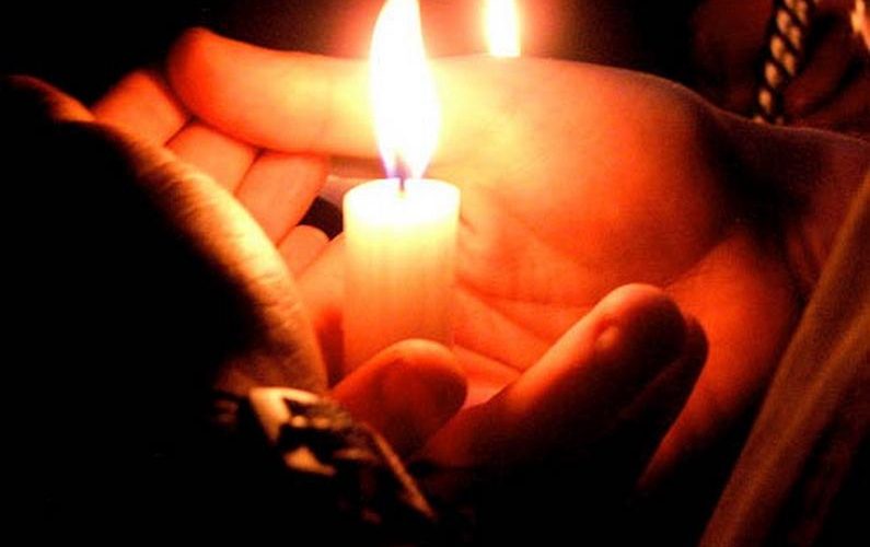 Sfânta Lumină va ajunge în România cu o cursă specială de la Tel Aviv, în ciuda tensiunilor din Orientul Mijlociu Lumina Sfântă va fi adusă în România cu o cursă aeriană specială, direct de la Tel Aviv, pregătindu-se astfel pentru a fi împărțită credincioșilor în noaptea de Înviere