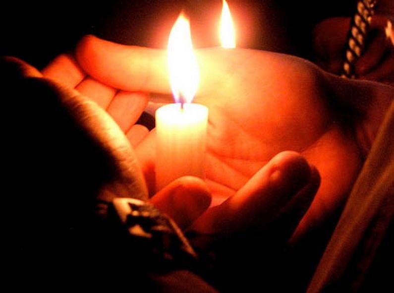 Sfânta Lumină va ajunge în România cu o cursă specială de la Tel Aviv, în ciuda tensiunilor din Orientul Mijlociu Lumina Sfântă va fi adusă în România cu o cursă aeriană specială, direct de la Tel Aviv, pregătindu-se astfel pentru a fi împărțită credincioșilor în noaptea de Înviere