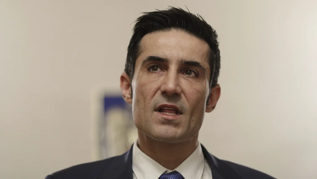 PSD amenință cu retragerea miniștrilor din guvern Tensiuni majore în coaliția de guvernare după ce Partidul Social Democrat (PSD) a anunțat că va iniția o procedură de retragere a miniștrilor din guvern, în cazul în care premierul Ilie Bolojan nu va demisiona