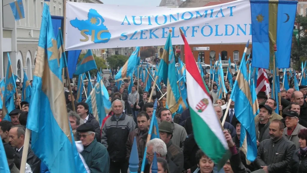 Forța Civică Maghiară din Transilvania (FCM) a reacționat la rezultatele alegerilor parlamentare din Ungaria, exprimând apreciere pentru exercitarea dreptului la vot, dar și solidaritate cu partidele de opoziție