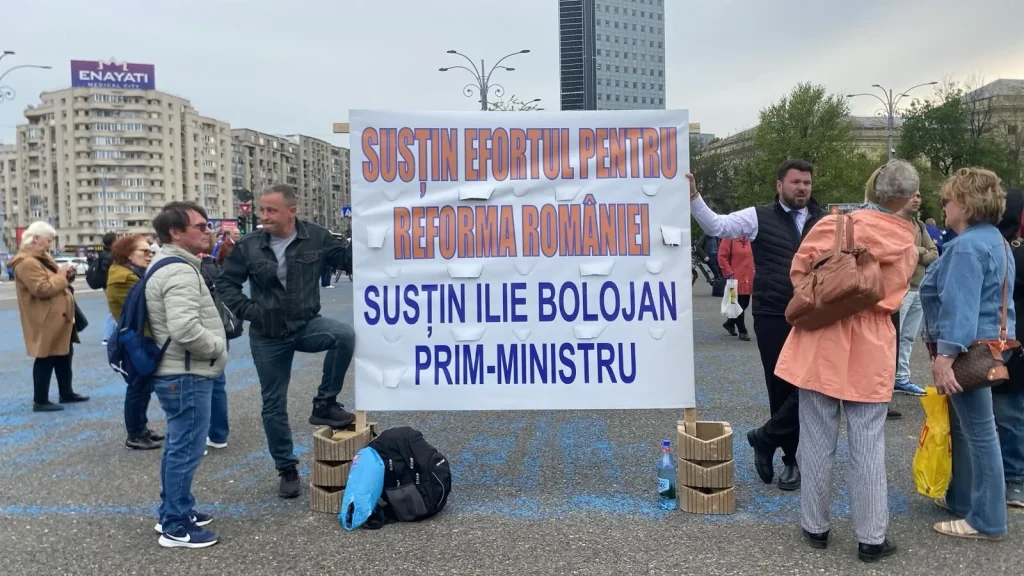 Sute de români au ieșit în stradă pentru a-și arăta susținerea față de premierul Ilie Bolojan, după ce Partidul Social Democrat (PSD) a decis retragerea sprijinului politic