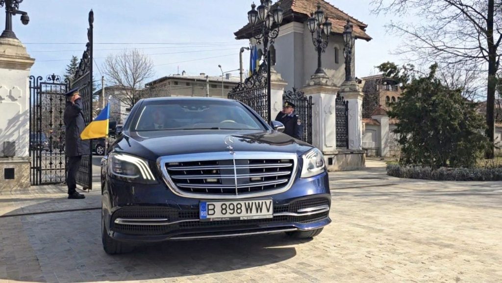 Guvernul a aprobat o ordonanță de urgență pentru înlocuirea parcului auto al Serviciului de Protecție și Pază (SPP), invocând vechimea autoturismelor, standardele de poluare depășite și riscurile de securitate