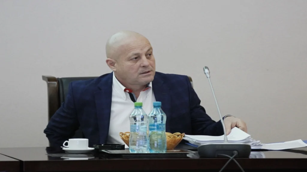 Deputatul Petre Emanoil Neagu, o figură marcantă a politicii buzoiene și fost președinte al Consiliului Județean, a surprins scena politică prin trecerea sa oficială de la Partidul Social Democrat (PSD) la Partidul Național Liberal (PNL)