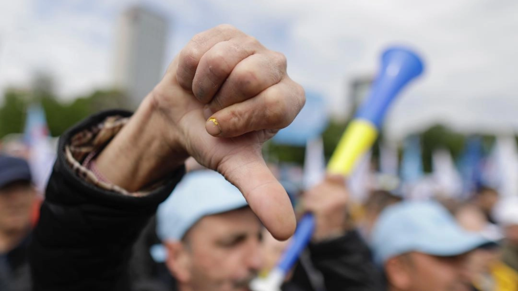 Blocul Național Sindical (BNS) solicită președintelui Klaus Iohannis să inițieze consultări cu liderii politici, pentru a forma un guvern stabil