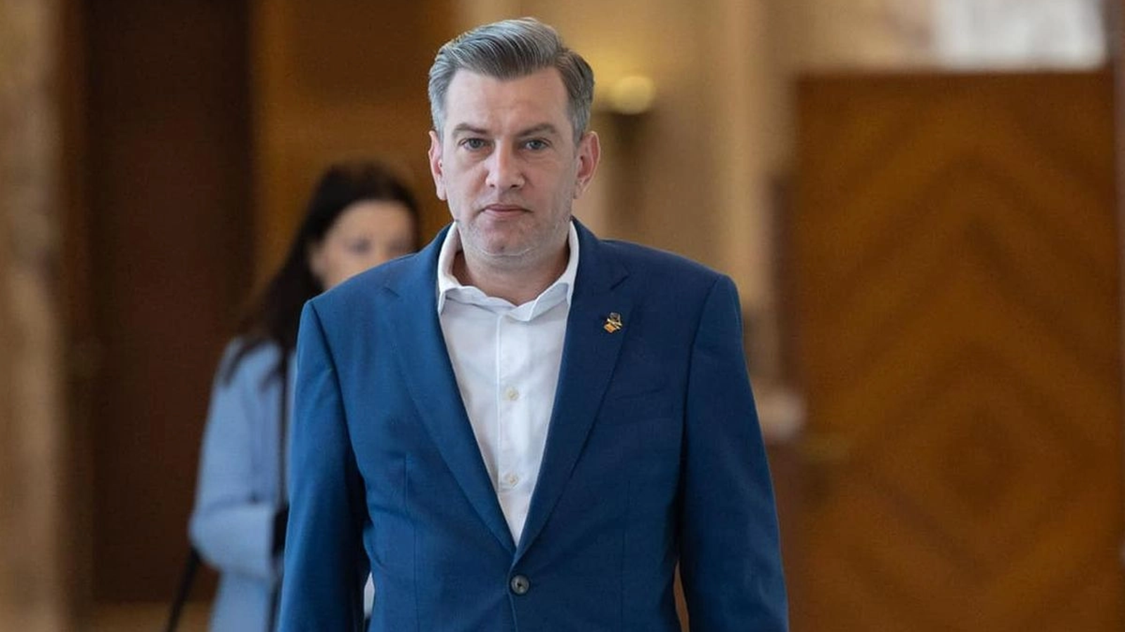 Cristian Vasilcoiu, secretar general adjunct în Ministerul Muncii, a criticat public o măsură a premierului Ilie Bolojan, referitoare la ajutorul de încălzire pentru veteranii de război