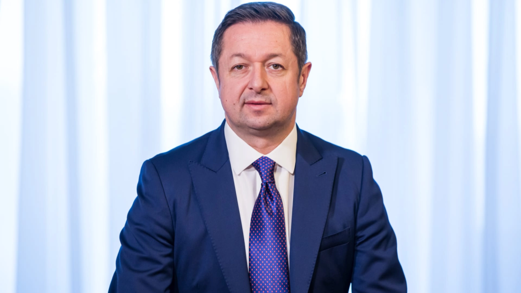 Senatorul PSD Marius Dunca, vicepreședinte PSD și președintele organizației județene PSD Brașov, avertizează că România se confruntă cu o criză economică și o recesiune, acuzând măsurile de austeritate ale guvernului