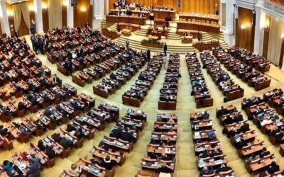 AUR vrea scutirea de impozit pentru locuințele fără utilități Partidul Alianța pentru Unirea Românilor (AUR) a depus în Parlament o inițiativă legislativă care vizează scutirea de impozit a locuințelor care nu sunt racordate la utilități